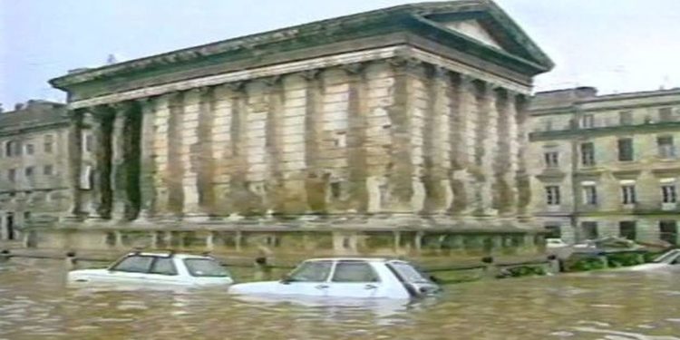 Le 3 octobre 1988, des inondations catastrophiques dévastent Nîmes